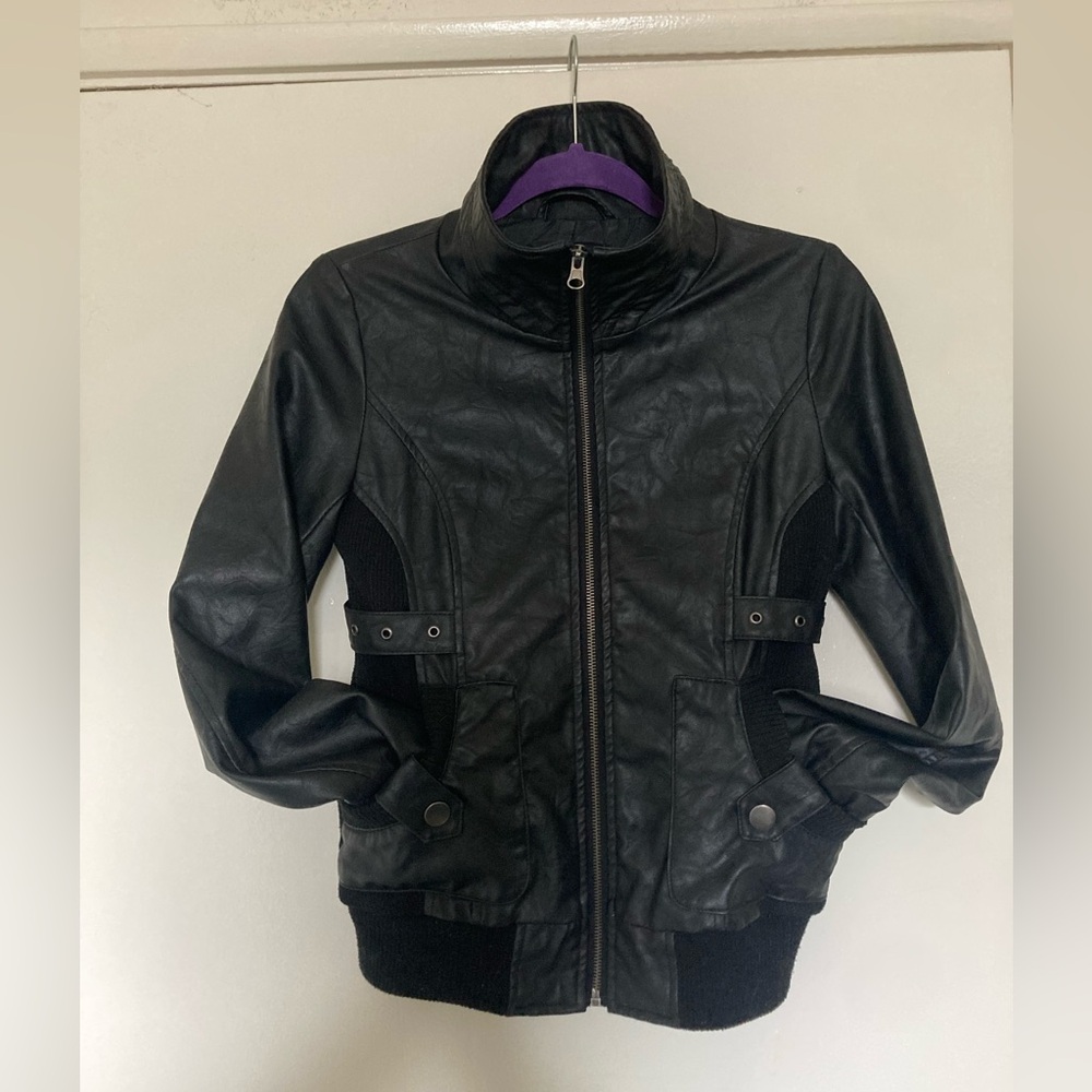 Sleek Black Bomber Jacket with Stand-Up Collar